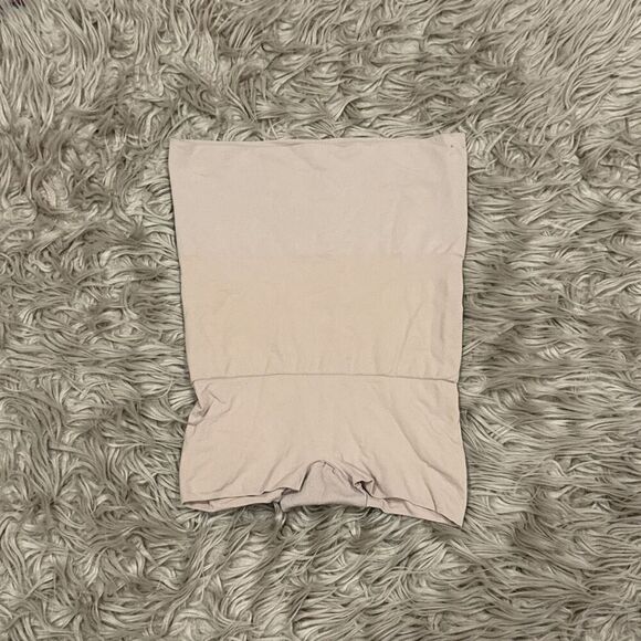Spanx shapewear shorts size E - Picture 1 of 5